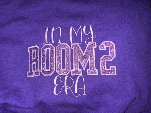 ROOM 2 CREW GILDAN SWEATSHIRT